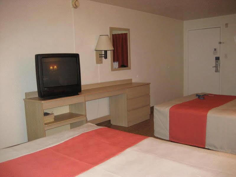 Motel 6-Raleigh, Nc - Cary Bagian luar foto